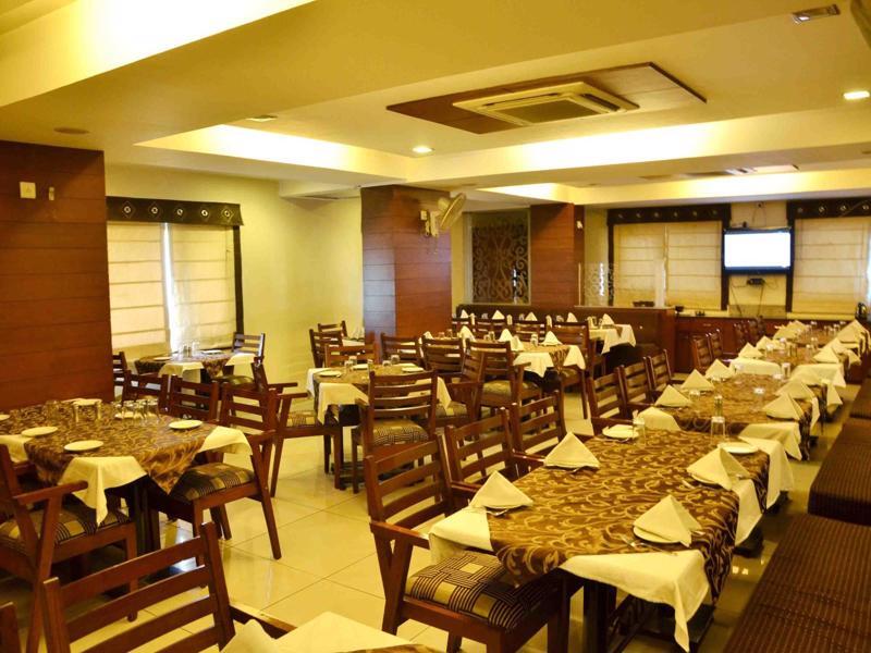 Oyo 742 Hotel Kings Park Indore Exterior photo